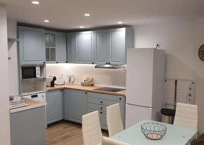 Center Marina View Brown